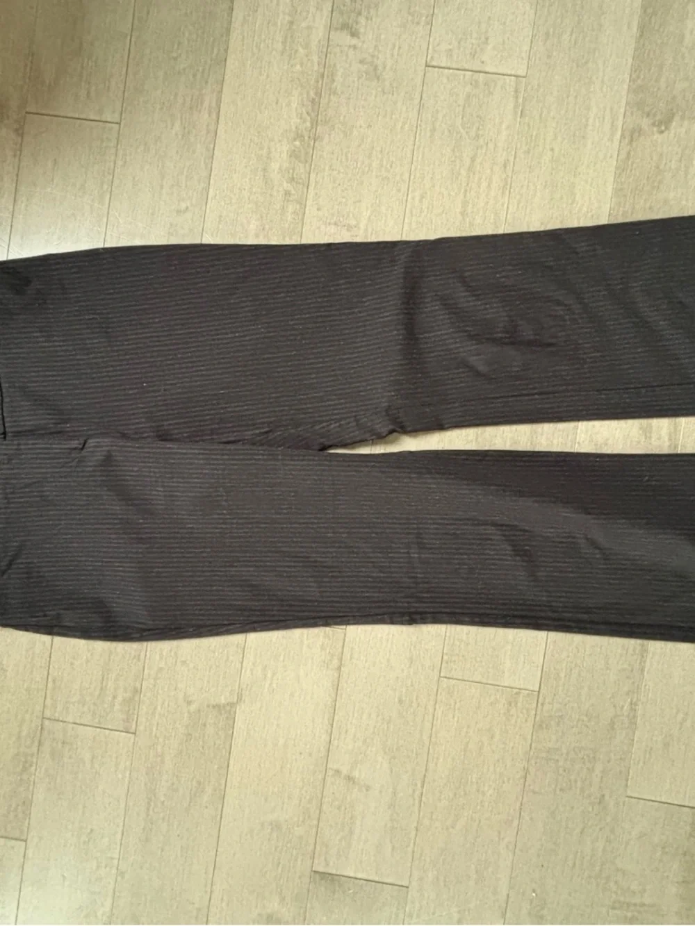 le chateau Black Pinstripe Women’s pantsuit - Picture 5 of 13